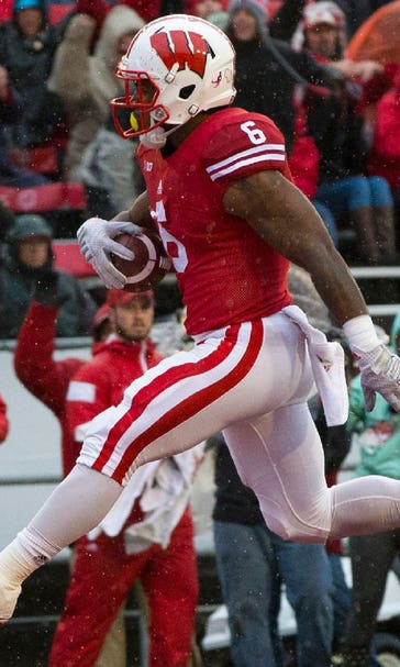 Clement, Badgers rough up Rutgers, 48-10